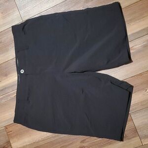 Under Armour Men's Black Shorts Size 38